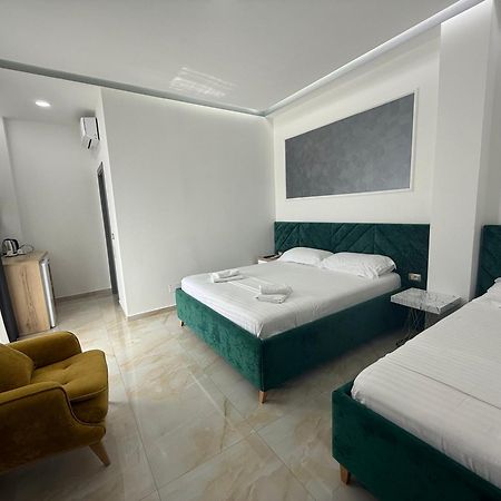 Hotel Leodori 1 Shëngjin Exteriör bild