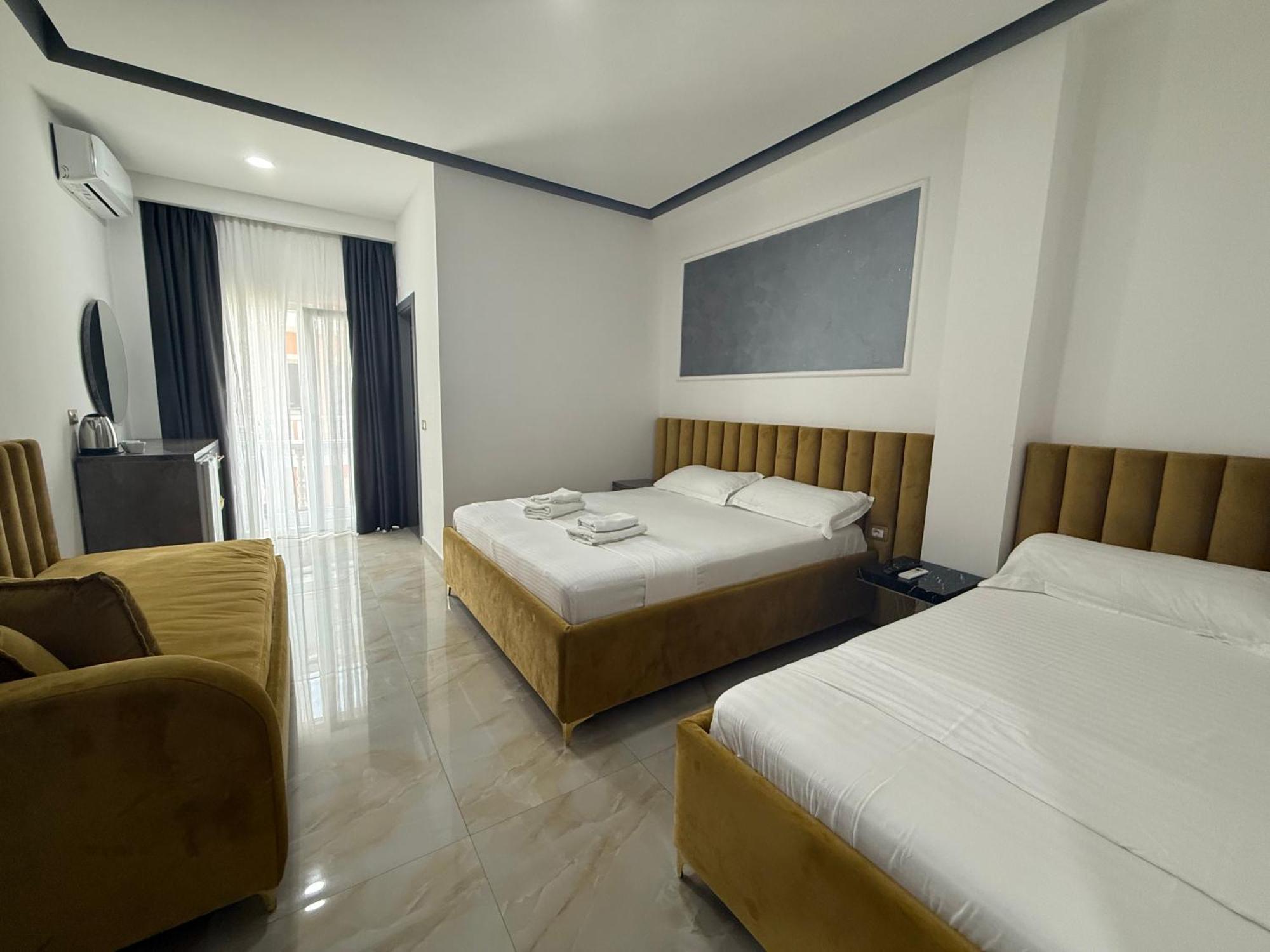 Hotel Leodori 1 Shëngjin Exteriör bild