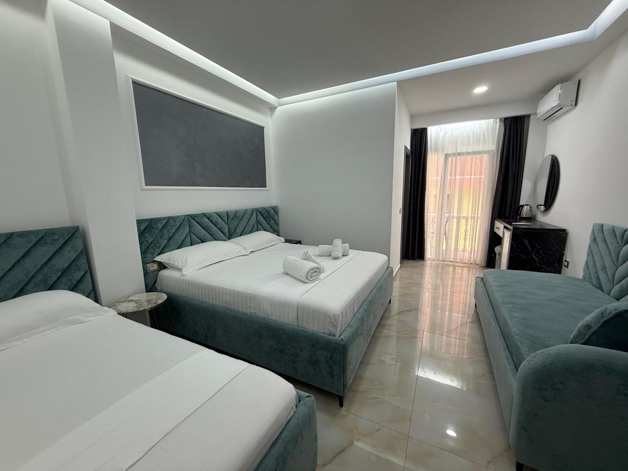 Hotel Leodori 1 Shëngjin Exteriör bild