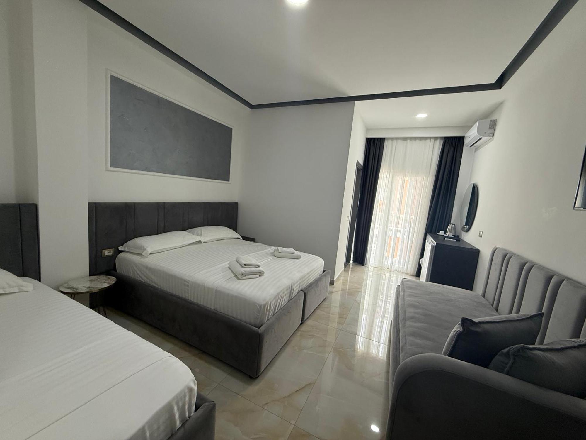 Hotel Leodori 1 Shëngjin Exteriör bild